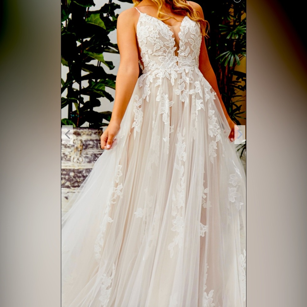 Casablanca Bridal-  NEW Wedding Dress